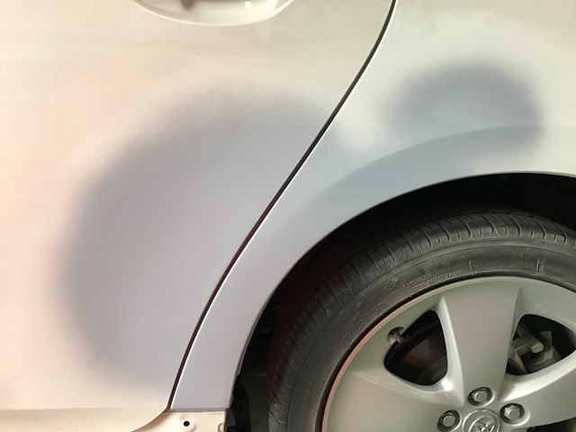 パテ整形後、サフェーサー塗布